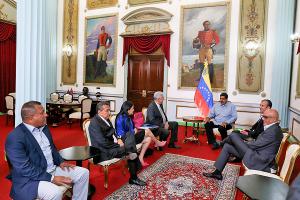 Maduro se reune con opositores en la mesa con tema de los presos políticos