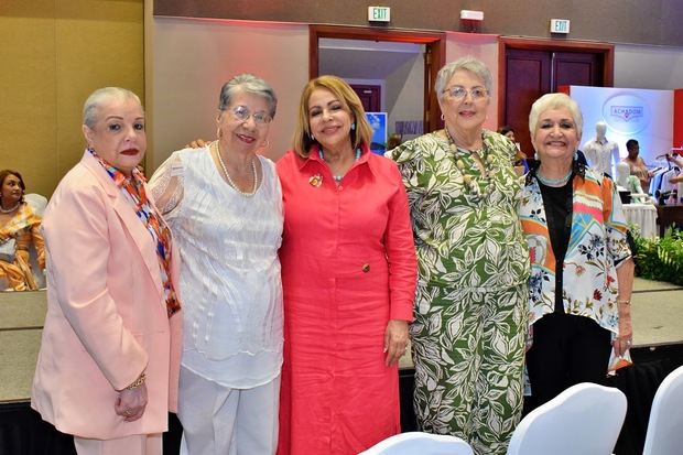 
Nieves Colombani, Leonarda Julian, Luisa de Aquino, Daisy de Rondon y Margarita Mendoza.