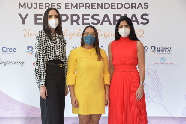 Noelia Reinoso, Melissa Hernández y Raquel Giráldez.