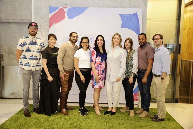 Nono Rodriguez, Ingrid Rosario, Carlos Guzman, Jennipher J. Lama, Monica Molina, Marie Pierre, Laura Fernandez, Junio Peguero y  Gregory Quinn.