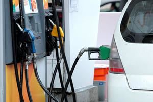 Gobierno asume RD$421.9 millones y mantiene precio de la gasolina premium, gas natural y gasoil óptimo