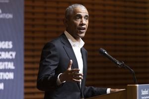 Barack Obama: "Hay gente muriendo por la desinformación"