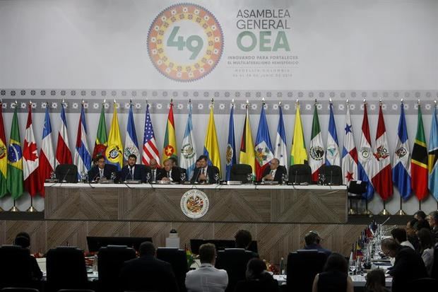 Vista general durante la presentación de un informe sobre la crisis de migrantes y refugiados venezolanos, este viernes en la 49 Asamblea General de la OEA, en Medellín, Colombia.