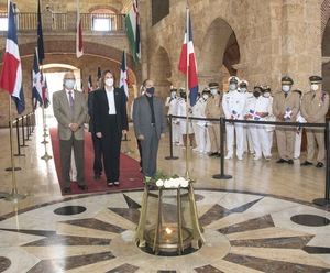 Ministerio de Cultura encabezó actos conmemorativos del bicentenario de la Independencia Efí­mera