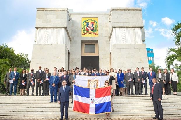 Ofrenda floral del Banco Central de la República Dominicana. 