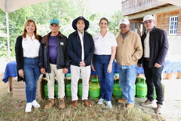 Olga García, Ramón Torres, Franz Villamán, Maria Urbaneja, Domingo Estévez y William Guzmán.