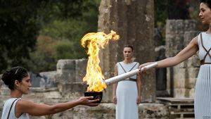 La antorcha de los Juegos Olímpicos Pyeongchang 2018 es encendida en Grecia