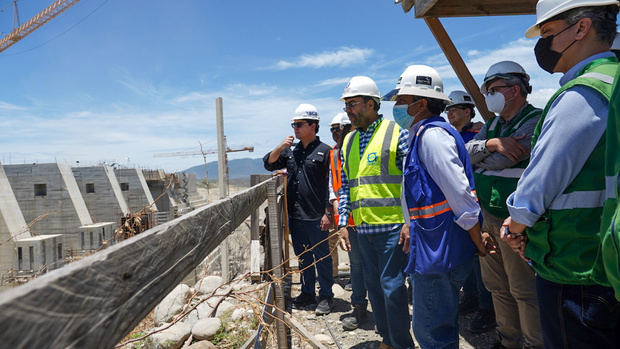 Olmedo Caba supervisó la obra junto a autoridades provinciales y representantes del BCIE. 