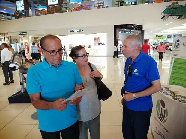 Operativo en las principales plazas comerciales con motivo de la celebración de los padres