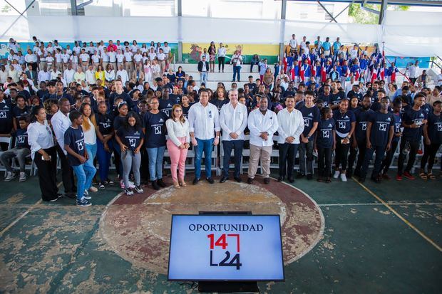 Presidente encabeza apertura de centro de capacitación del programa “Oportunidad 14-24” en La Romana.