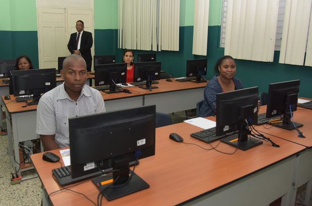 Minerd informó que todo está listo para realizar la segunda fase del Concurso de Oposición Docente 2019.