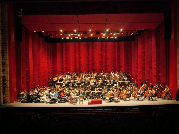 Orquesta Sinfónica Nacional dirigida por José Antonio Molina.