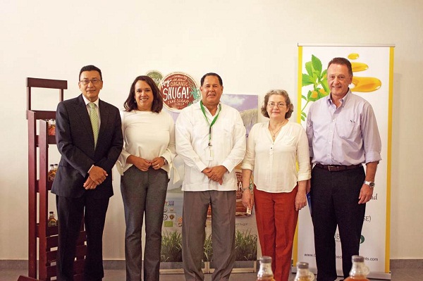 Oscar Chavez, Embajador de El Salvador, Isabel Estevez, Presidenta Centrocamara, Roberto Tejada,Presidente Caribbean Liquid Sugar, Betina Rodriguez Embajadora de Nicaragua y Alberto Waismam