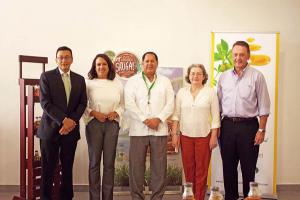 Embajadores de El Salvador y Nicaragua visitan fábrica de azúcar en República Dominicana
