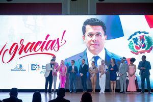 Reconocen a ministro de Turismo David Collado en el Chicago Salsa Bachata Festival