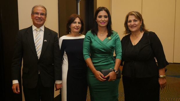 Embajador Daniel Saban, Señora Rivka Saban, Viceministra de Relaciones Exteriores sra. Marjorie Espinosa, Consul de Israel  Sra. Sylvia Alfasi.