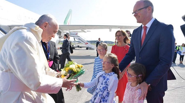 Papa Francisco a su llegada a Dublín