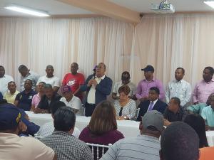 Dirigentes del PLD en Azua rechazan campaña de diputado contra alcalde