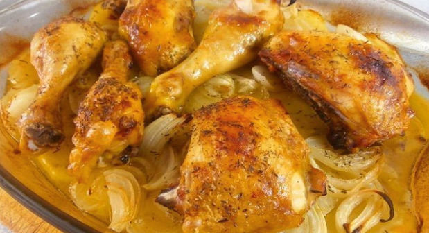 Pollo al horno con papas.