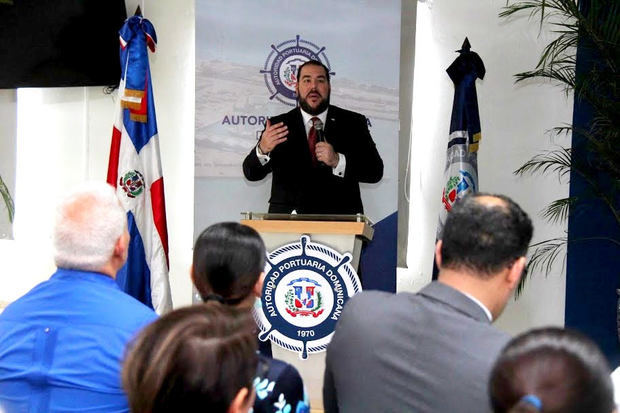 Director Ejecutivo de Portuaria, Víctor Gómez Casanova en la jornada de capacitación.