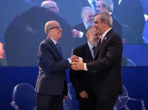 Max Puig saluda al presidente Luis Abinader.