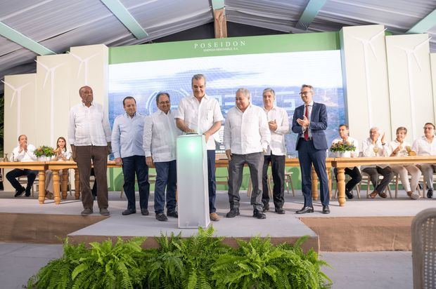 Antonio Almonte, Jose Ignacion Paliza, Miguel Feris, Luis Abinader, Roberto Camino, Ernesto Armenteros y Pierre Tardiveau.