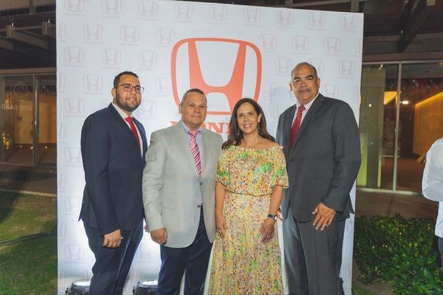 Christian Valdez, Victor Carvajal, Maribel Bellapart, Wilfredo Ligthow.