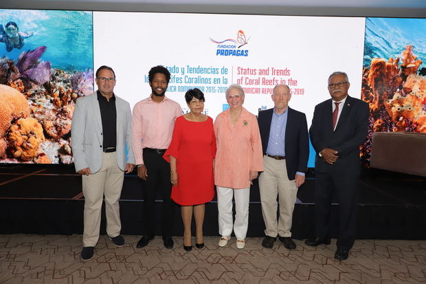 Rubén Torres, Nicolás Florestal, Ydalia Acevedo. Rosa M. Bonetti, Robert Steneck y Ernesto Reyna.