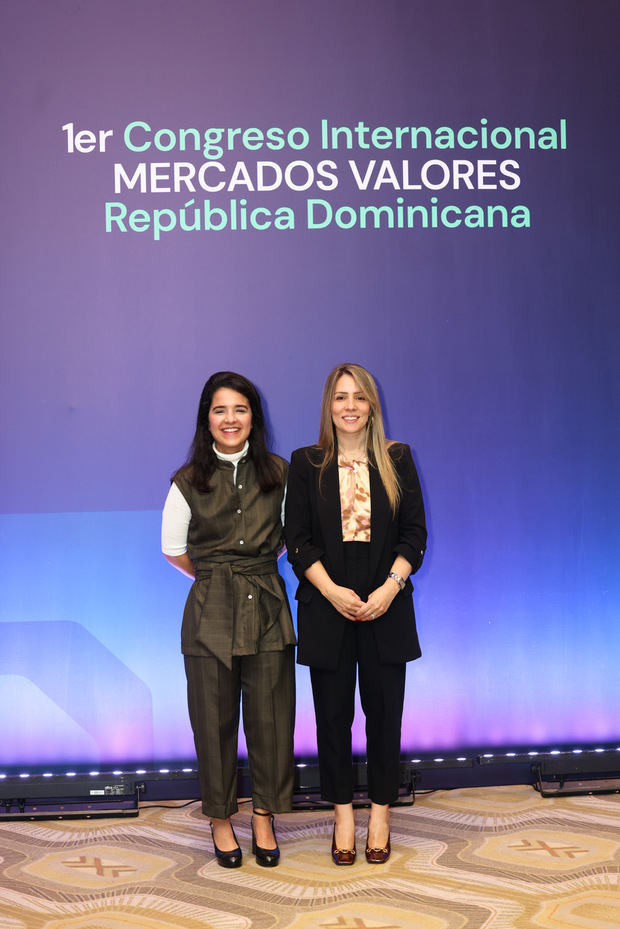 Kristie Salas y Jessica Read.