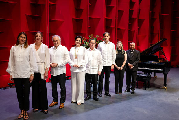 Maria Elena Aguayo, Marisol Rodriguez, Jose Antonio Molina, Maria Amalia León, Carlos Veitia, Jorge Aguayo, Margarita Miranda y Rafael Solano.