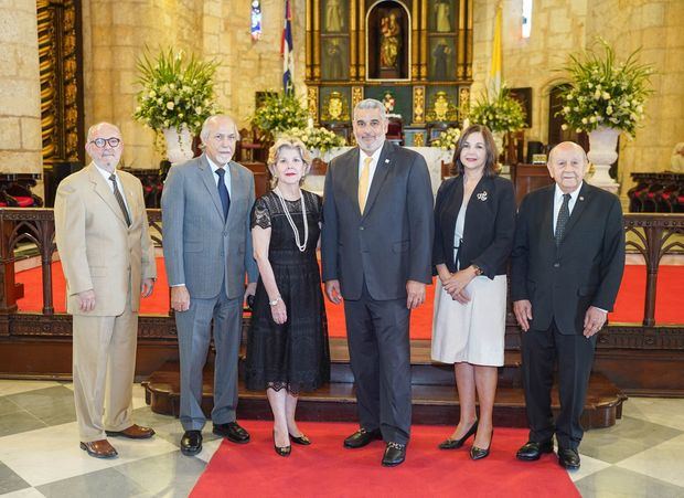 Harold Molina, Carlos Sangiovanni, Norma de Vargas,Carlos Ortega,Yolanda Valdez y Franklyn Holguín Haché.
