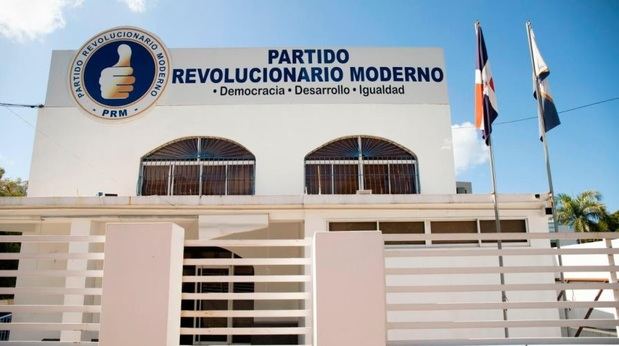 Miembros del Partido Revolucionario Moderno (PRM).