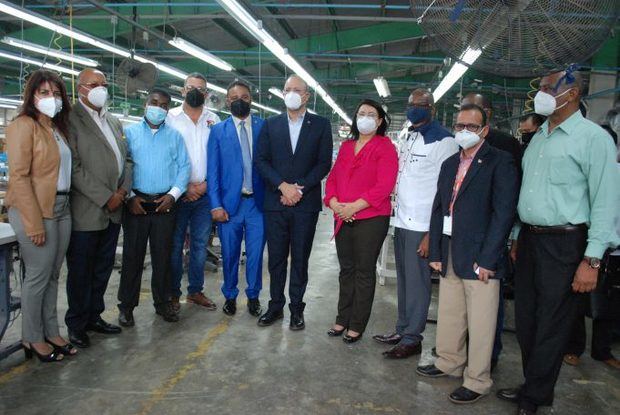 Ulises Rodríguez visitó este municipio, donde se reunió con representantes del INFOTEP, Edesur Dominicana, la alcaldía y de la única empresa que opera en el parque industrial.