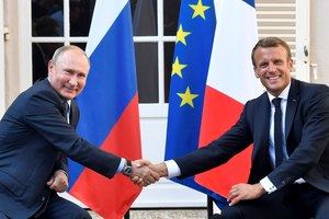 Macron acerca posturas con Putin a una semana del G7