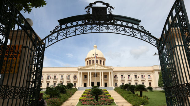 Puerta delantera del Palacio Nacional.