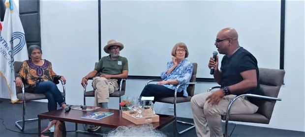 Soraya Aracena (antropóloga), el artista Gerardo Reyes, Marianne de Tolentino (crítica de arte) y Luis Graham Castillo.