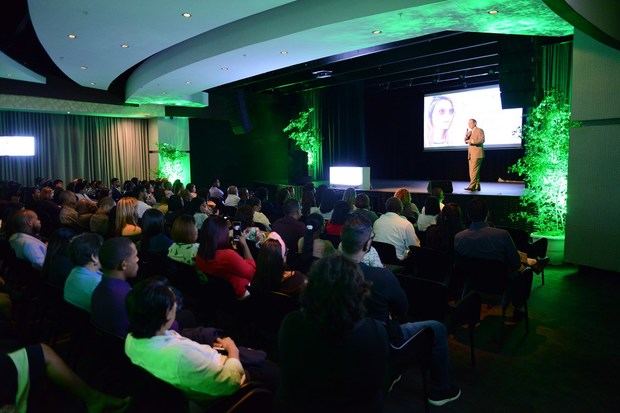 Parte de la charla impartida por uno de los representantes del evento.