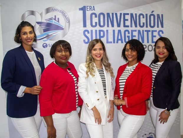 Paola D´Meza, Sugey Mercedes, Camila Martínez, Yomil Rojas y Luz Hernández.