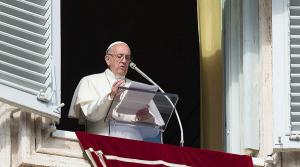 Debemos hacer el bien en silencio y sin ostentación, pide el Papa en el Ángelus