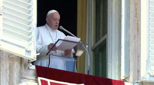 Papa Francisco comenzó con 7 minutos de retraso el Angelus ya que estuvo 25 minutos bloqueado en el ascensor del palacio apostólico por un problema técnico.