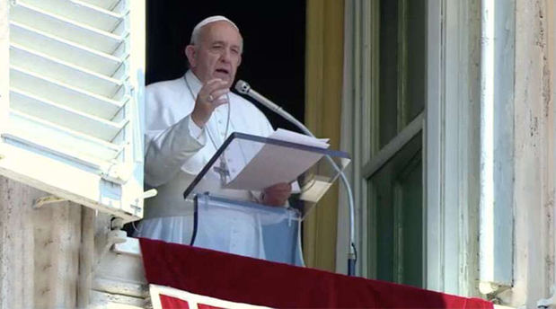 Papa Francisco durante el rezo del Ángelus. 