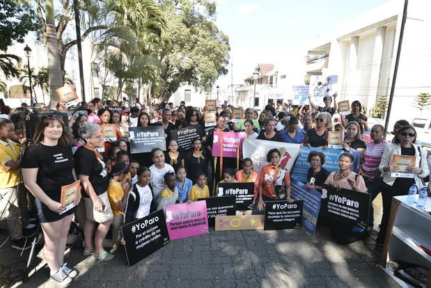 Parada 8 de marzo por las deudas sociales del Estado.
