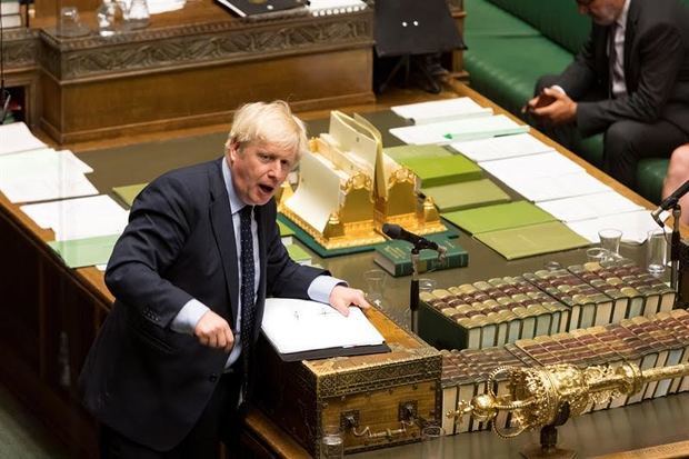 El primer ministro británico, el conservador Boris Johnson, anunció este martes que presentará una moción para que el Parlamento decida si se convocan elecciones generales anticipadas en caso de que se apruebe una ley que vete un 'brexit' duro.