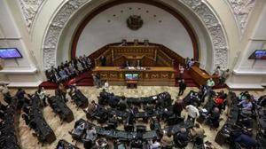 Parlamento venezolano desafía a la Constituyente arropado por 18 embajadores