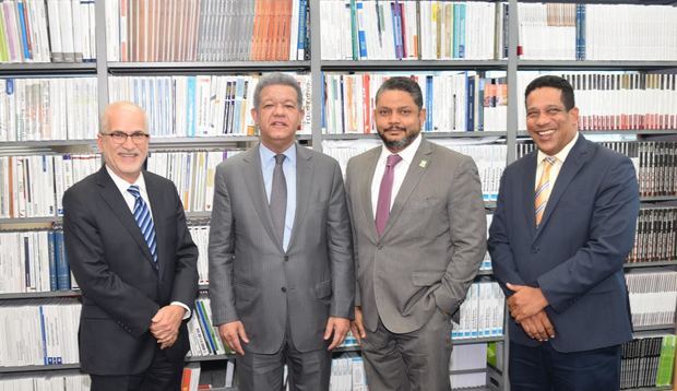 Presidente del Partido de la Liberación Dominicana, PLD, Leonel Fernández, asistieron Heiromy Castro, coordinador general de Participación Ciudadana; Carlos Pimentel, director ejecutivo y Francisco Álvarez, coordinador de la Comisión Política.