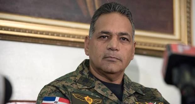 Ministro de Defensa Teniente General ERD, Rubén D. Paulino Sem