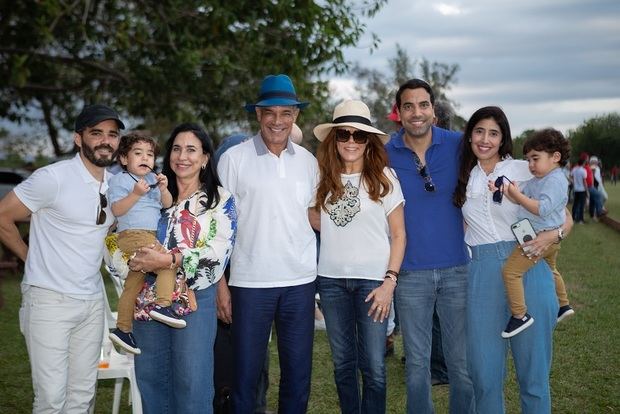 Pedro Imbert Martha De Rivera, Tony Rivera, Ada Rivera, Pedro Rivera, Ana Curreya  y los niños Pedro y Daniel.