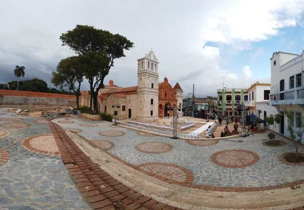 Perspectiva diurna de la restaurada iglesia.