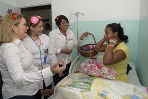 Plan Social celebró Día de Las Madres de la maternidad de Los Mina