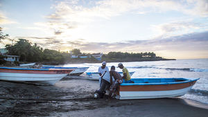 Voluntariado de Samsung en Dominicana se une para cambiarle la cara a Playa Mansera